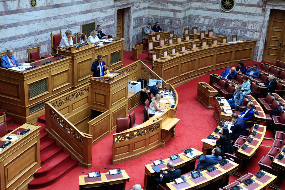 Σύγκρουση στη Βουλή για το Μεταναστευτικό