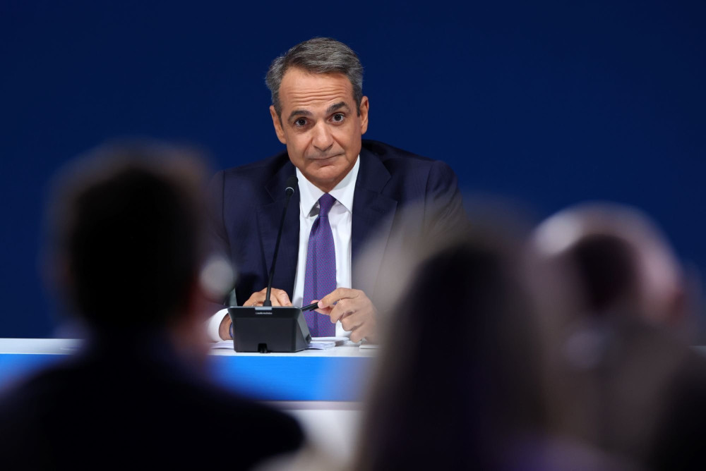 Χαμηλοί τόνοι, μακριά από τοξικότητα και λαϊκισμό