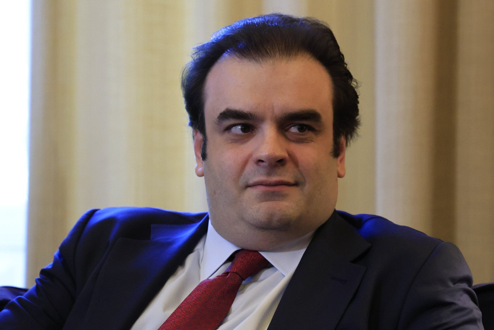 Πιερρακάκης: Η μεγαλύτερη μείωση φόρων στη μεταπολίτευση - Ανάσα 2,5 δισ. ευρώ
