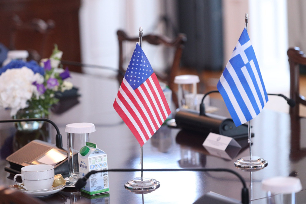 Επίσκεψη Μπέργκαμ στη Ρεβυθούσα: Ελλάδα και ΗΠΑ χτίζουν ισχυρή ενεργειακή συμμαχία στο LNG