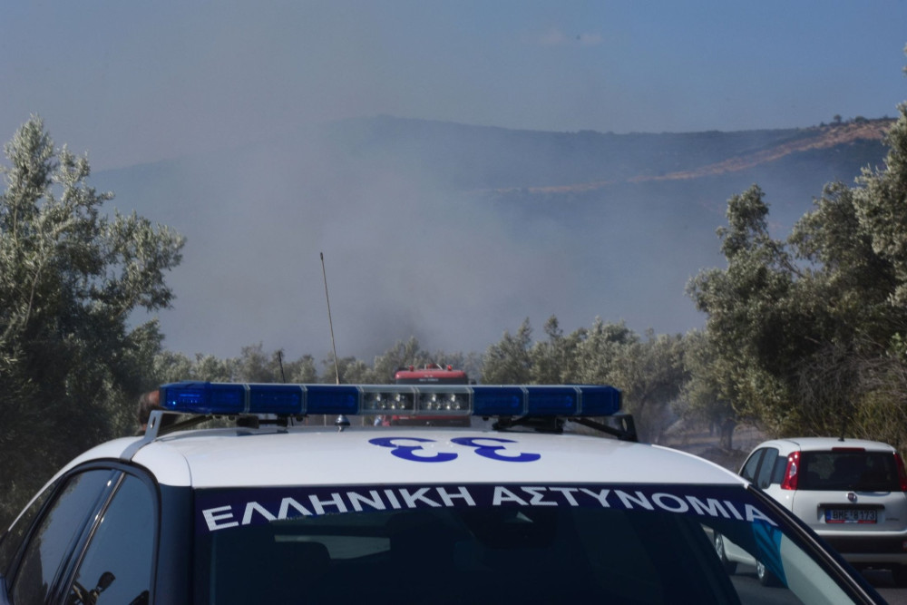 Τρεις αστυνομικοί τραυματίστηκαν σε επιχείρηση για ναρκωτικά στα Χανιά - Αναζητούνται δύο ύποπτοι