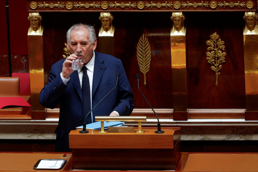 Γαλλία: και ο Μπαϊρού ήπιε το… πικρό ποτήρι της αποχώρησης