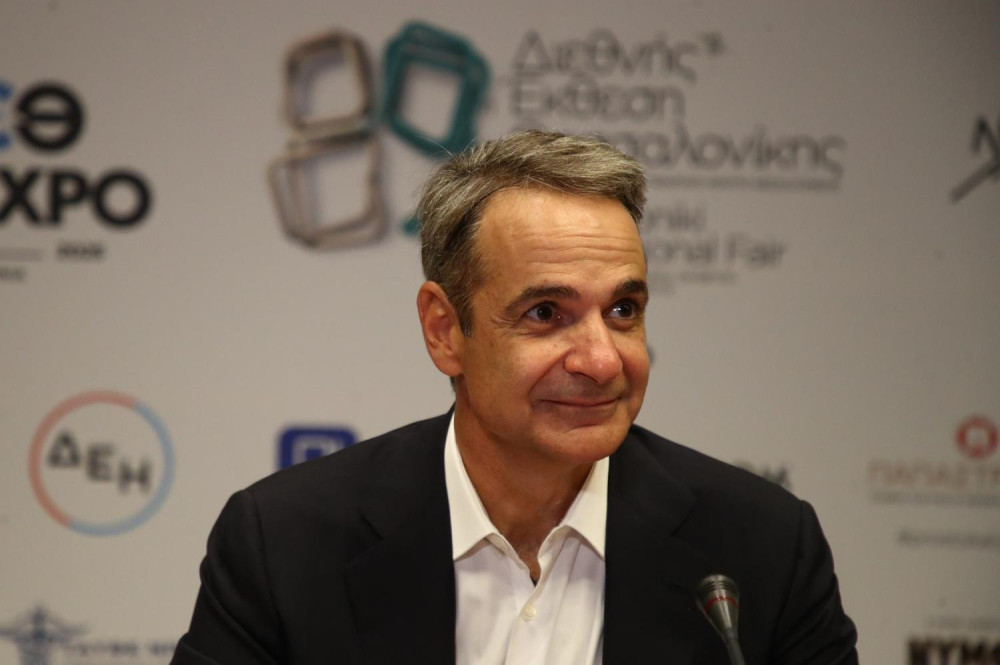Ο Μητσοτάκης στο περίπτερο του ΙΝΕΔΙΒΙΜ στη ΔΕΘ - Συναντήθηκε με την Άννα Ροκοφύλλου