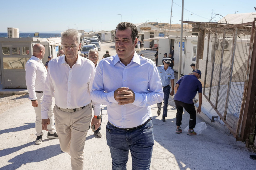 Επίσκεψη Πλεύρη στο Αναγνωστήριο Αγιάσου: Αποκατάσταση του θεάτρου με χρηματοδότηση του υπ. Μετανάστευσης