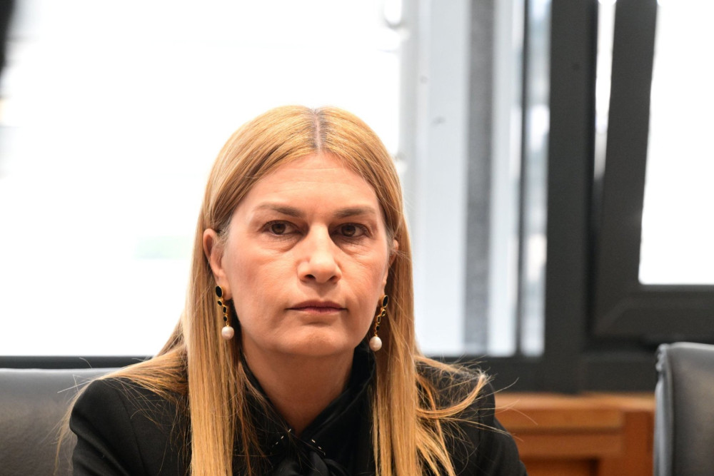 Συνάντηση της υφυπουργού Μετανάστευσης Σέβης Βολουδάκη με τον αρχηγό του Λιμενικού Σώματος στην Κρήτη
