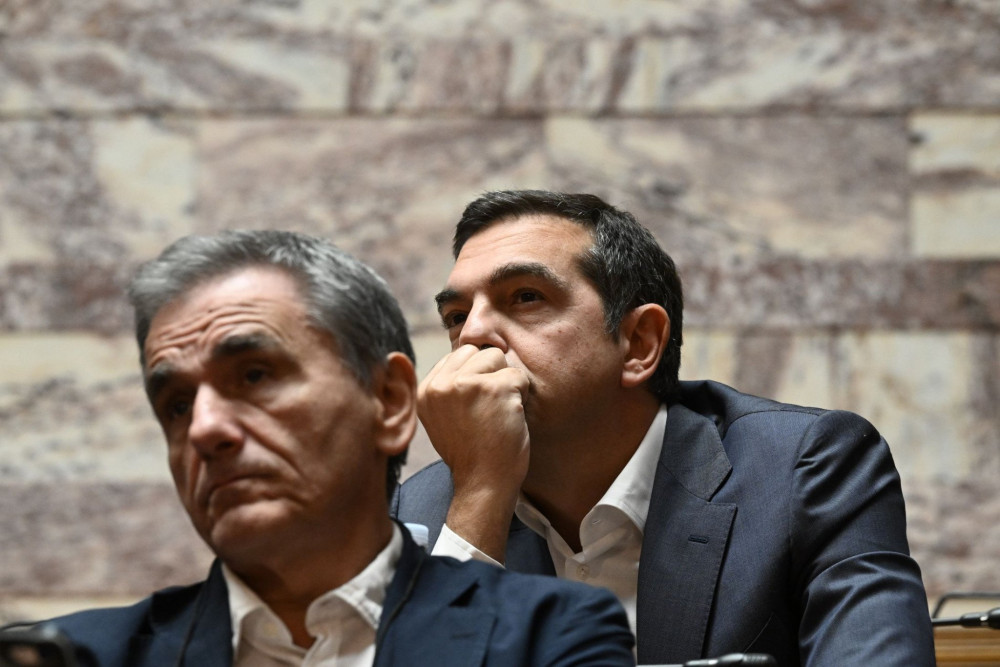 Η «αφωνία» Τσίπρα φέρνει εσωστρέφεια: Μίλα, ρε, τι σου ζητάνε