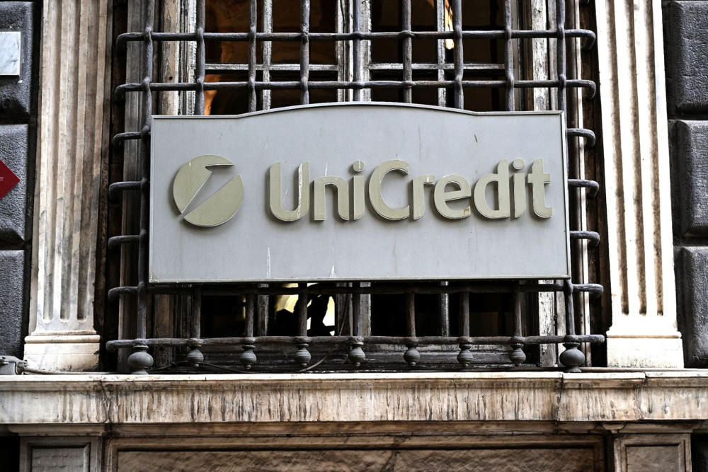 Η UniCredit αυξάνει τη συμμετοχή της στην Alpha Bank στο 26%
