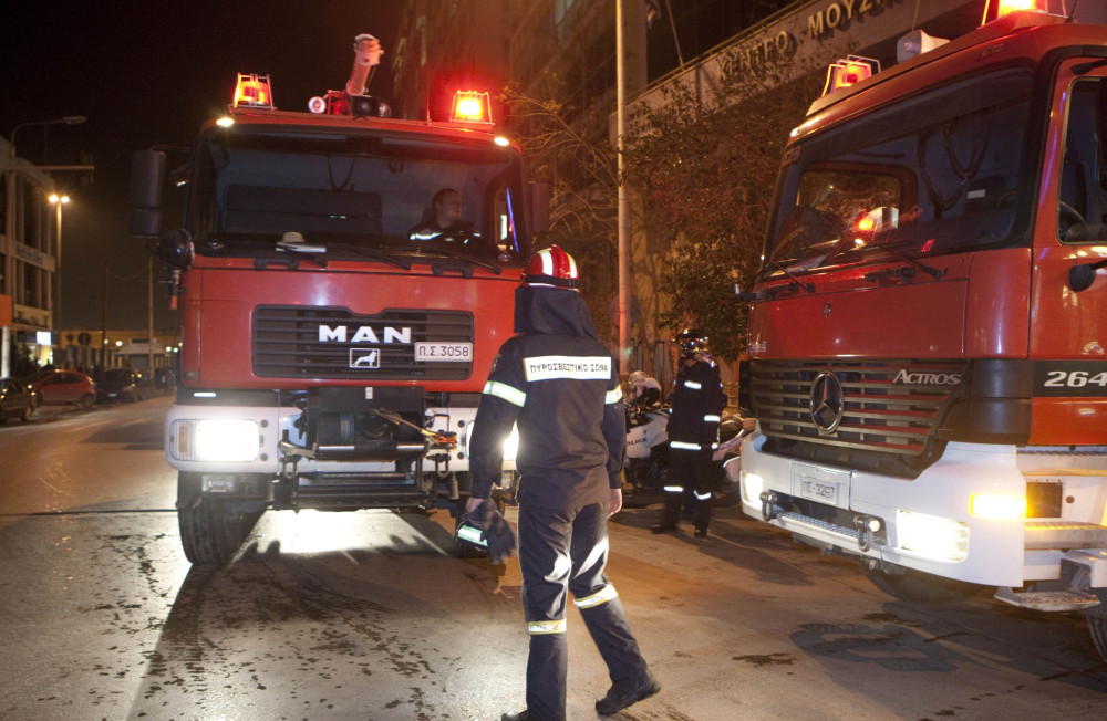 Στόχος εμπρηστών καφετέρια στην Καλλιθέα – Ζημιές από γκαζάκια