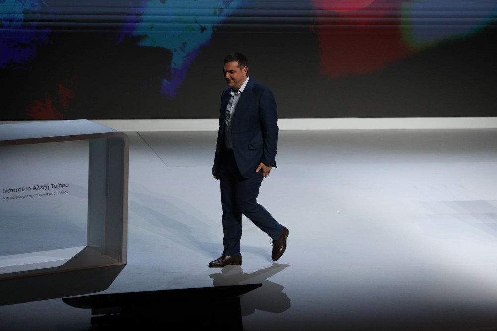 Τσίπρας, ο αντισυστημικός: ένας 51χρονος ημιπιτσιρικάς ψάχνει κύμα αγανακτισμένων