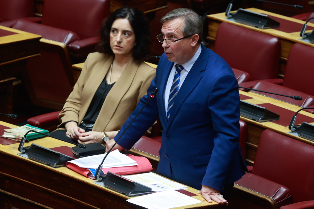 Ο βουλευτής Βρεττός καταγγέλλει τη Νίκη ως μαριονέτα επιχειρηματικών συμφερόντων