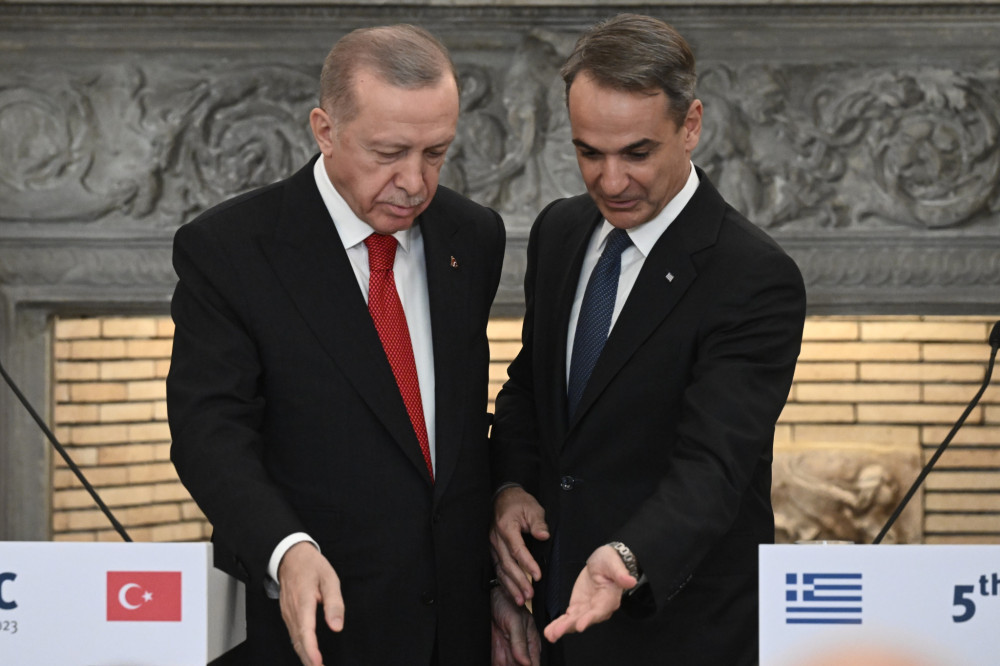 Στα «κάγκελα» η αντιπολίτευση για την αναβολή Μητσοτάκη-Ερντογάν: η κυβέρνηση δείχνει στρατηγική ψυχραιμία
