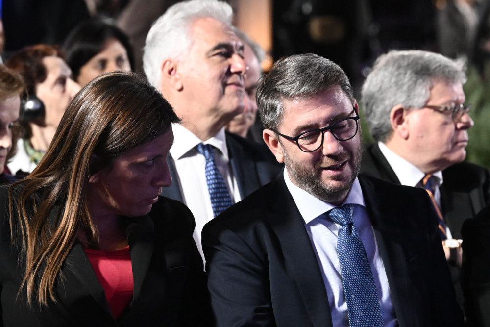 Το ΠΑΣΟΚ ξανά ουρά της Κωνσταντοπούλου
