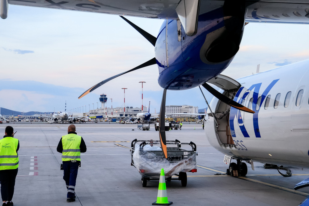 Ελεγκτές εναέριας κυκλοφορίας: στον… ουρανό οι μισθοί τους, στο έδαφος τα αεροπλάνα