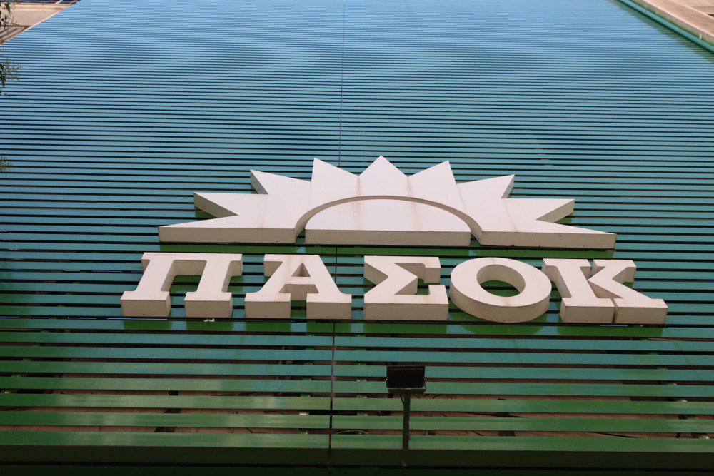 Όταν το ΠΑΣΟΚ ψάχνει την πολιτική αλλαγή… στις δημοσκοπήσεις
