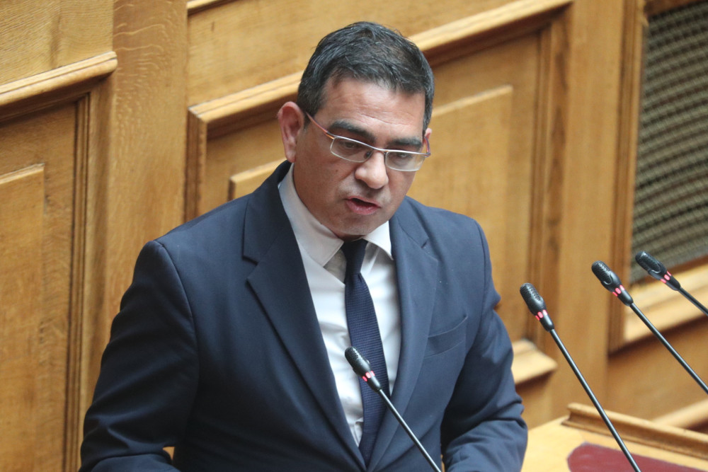 ΝΔ: Ανυπόστατοι οι ισχυρισμοί κατά Σταμάτη - Έδωσε στήριξη στις οικογένειες των θυμάτων στα Τέμπη