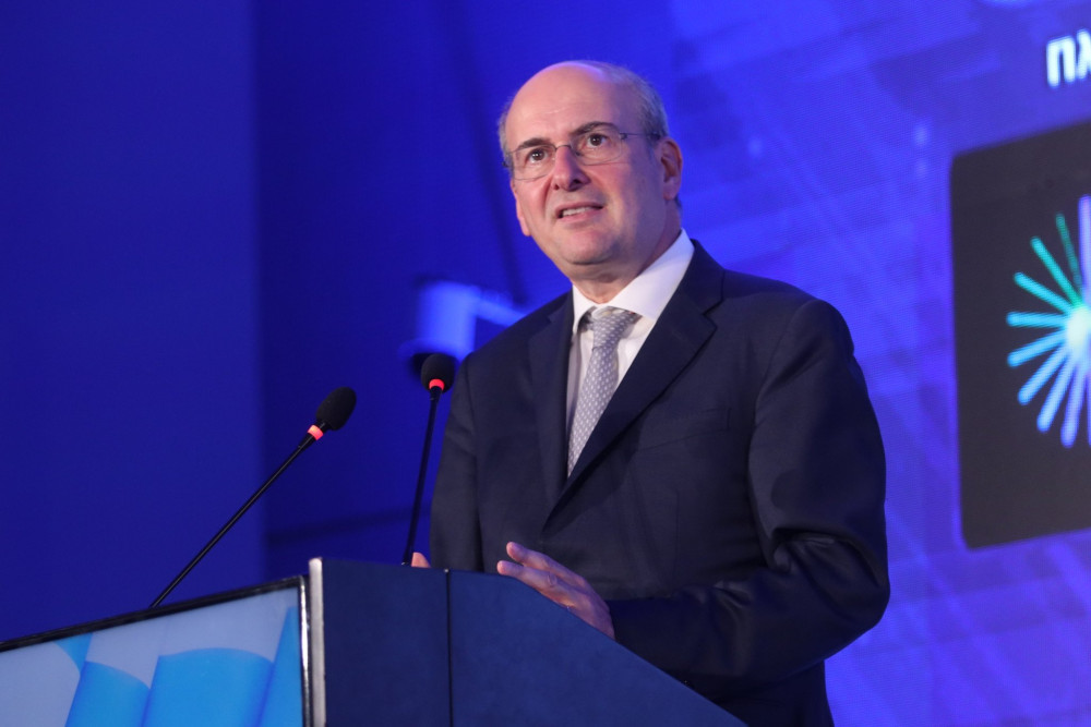 Χατζηδάκης: Πώς οι μικρομεσαίες επιχειρήσεις πρωταγωνιστούν στην αναπτυξιακή στρατηγική