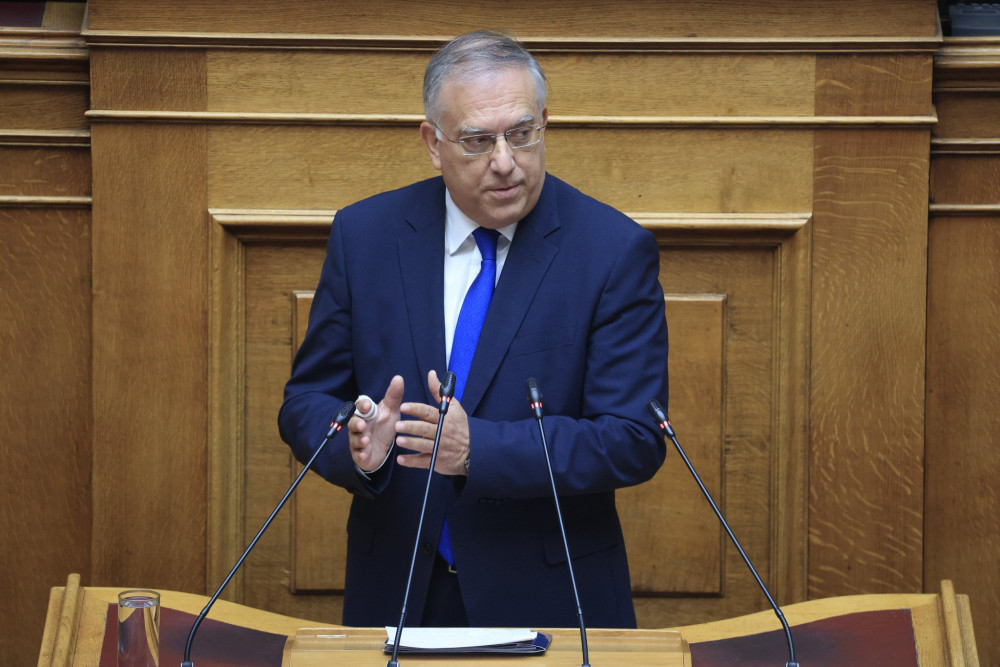 Αυστηρό μήνυμα Θεοδωρικάκου στην αγορά: Έλεγχοι, μειώσεις τιμών και τέλος στις υπερβολές