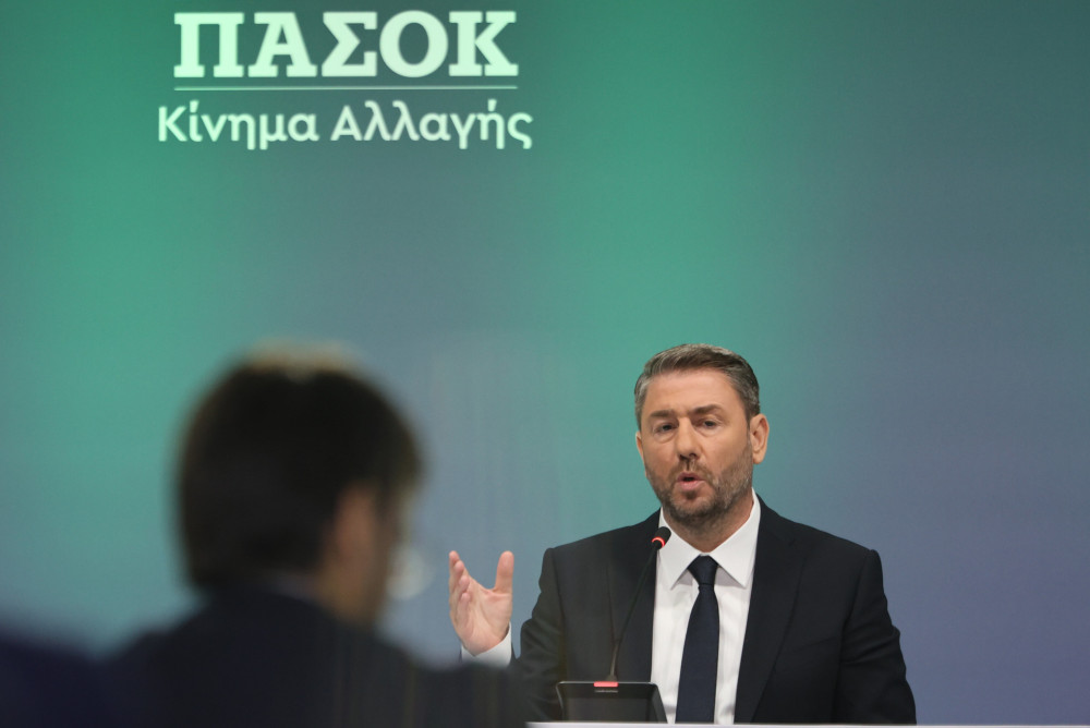 ΠΑΣΟΚ: Η σχέση του στελέχους που φέρεται να εμπλέκεται στο σκάνδαλο του ΟΠΕΚΕΠΕ με τον Νίκο Ανδρουλάκη