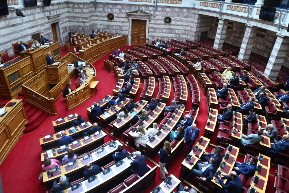 Βουλή: Προχωρά η ενσωμάτωση της ευρωπαϊκής οδηγίας για ισχυρότερο κράτος δικαίου