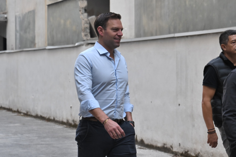 Βολές Κασσελάκη στον Τσίπρα: Oργάνωσε πραξικόπημα στο μπουζουξίδικο για να κάνει κόμμα