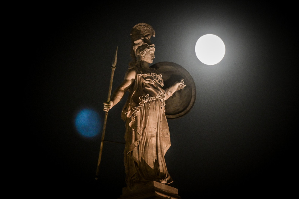 Η «Υπερπανσέληνος της Συγκομιδής» φωτίζει απόψε τον ουρανό