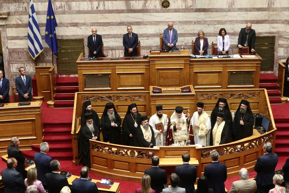 Αγιασμός στη Βουλή - Παραίνεση αρχιεπισκόπου προς όλους να εργαστούν για τον λαό
