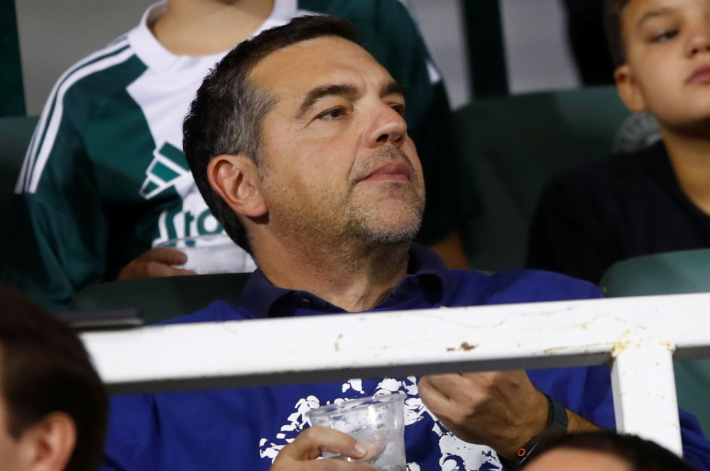 Τους κάνει και… πλακίτσα ο Τσίπρας: οι «χρησμοί» του βουλευτή Πειραιά και η αγωνία του ΣΥΡΙΖΑ