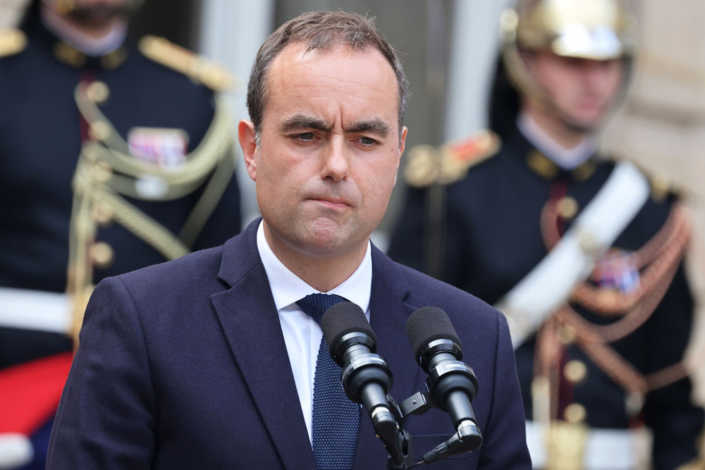 Γαλλία: ο Λεκορνί αποκλείει την αναστολή της μεταρρύθμισης στις συντάξεις