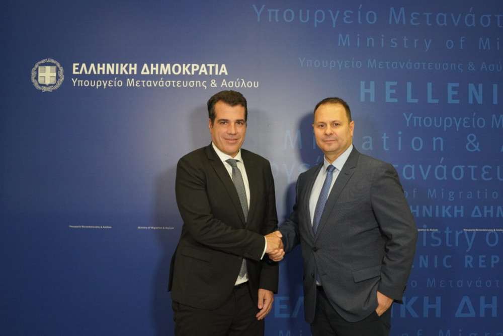 Φρένο στα επιδόματα μεταναστών - Πλεύρης: Τα ποσά θα δίνονται για εκμάθηση ελληνικών και εργασία