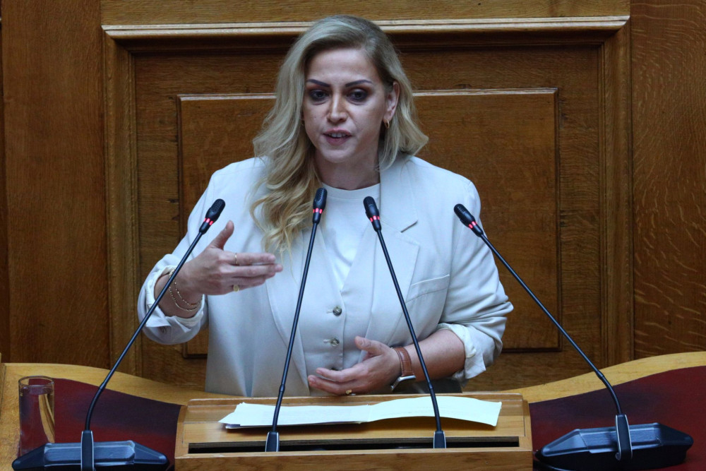 Θερμό επεισόδιο Χρηστίδου-Μπάρκα: «Αν ξαναγελάσεις την ώρα που μιλάω, θα σου σπάσω τα μούτρα»