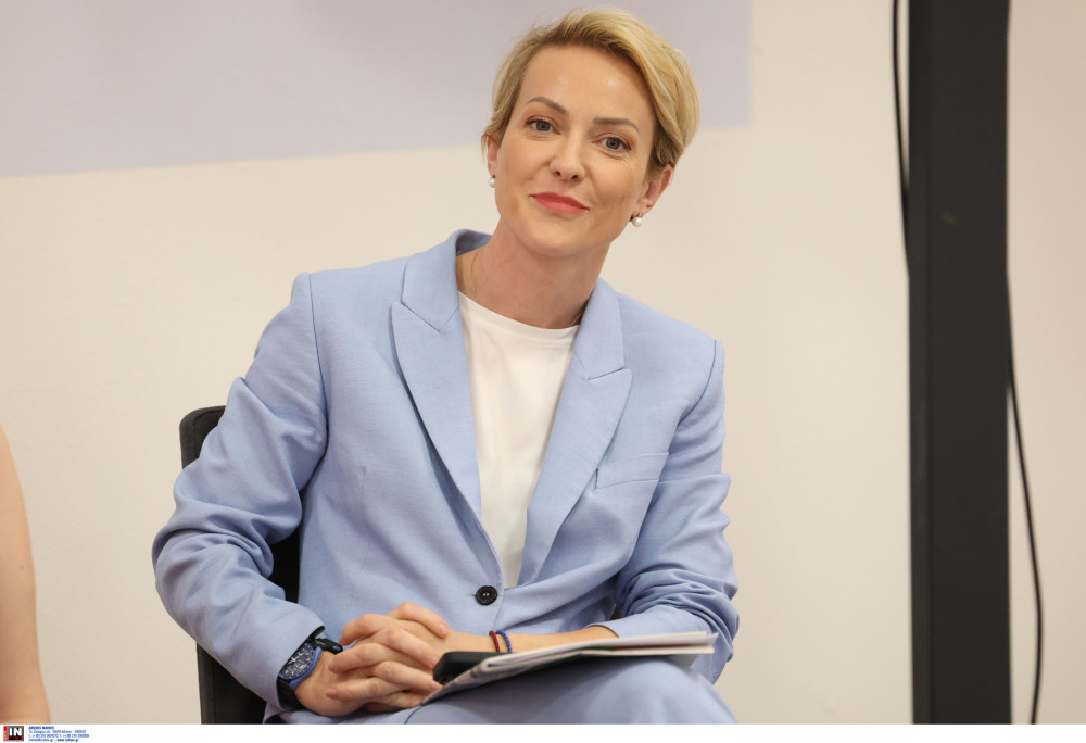 Σδούκου για βιβλίο Τσίπρα: Επιχειρεί να αποτινάξει τις ευθύνες του