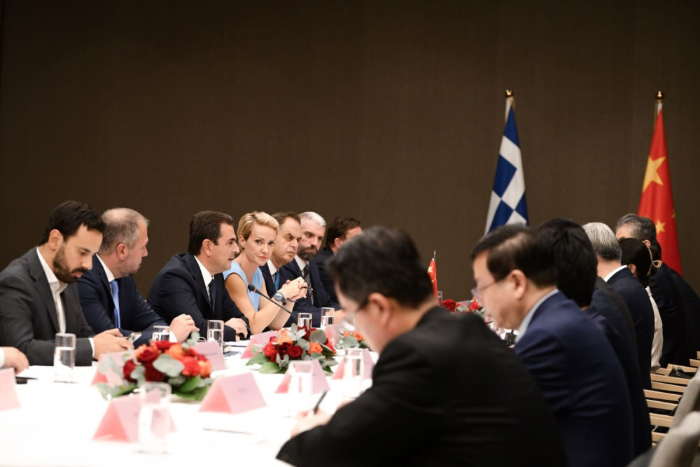 Με αντιπροσωπεία του Κομμουνιστικού Κόμματος της Κίνας συναντήθηκε ο Σκρέκας