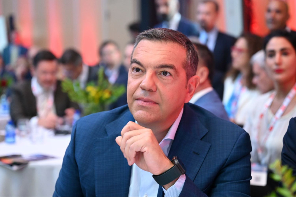 Τσίπρας: νέα... εμφάνιση στο Facebook από τον βουλευτή Πειραιά