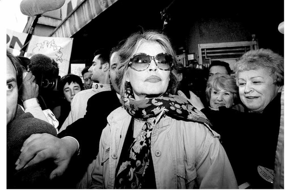«Δεν έχω καμία πρόθεση να αποχωρήσω από τη ζωή» - Η Μπριζίτ Μπαρντό απαντάει για τον... θάνατό της