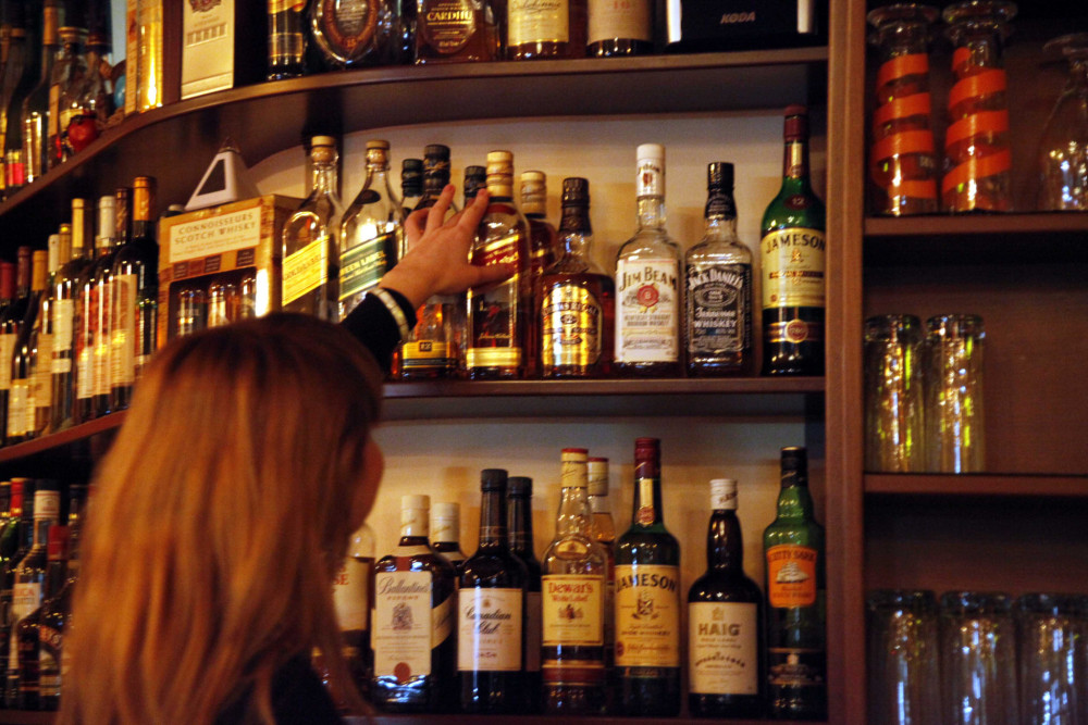 Αστυνομικοί έλεγχοι στο Γκάζι: τρεις συλλήψεις για κατανάλωση αλκοόλ από ανηλίκους