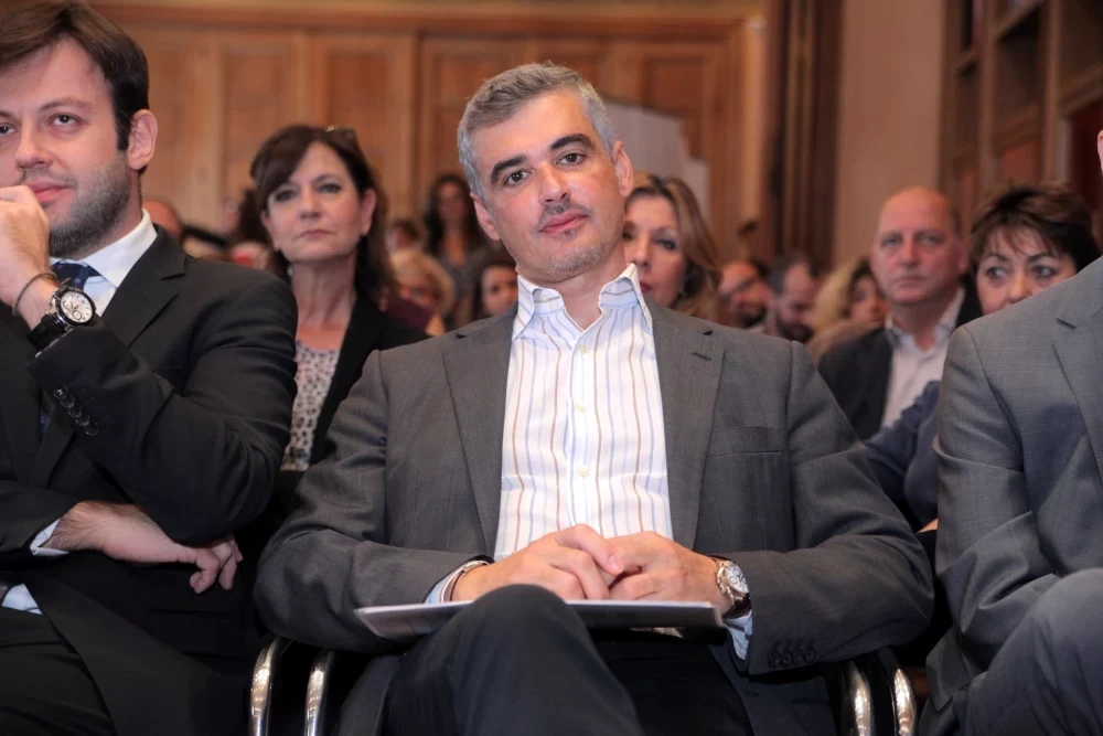 Ο Σπηλιωτόπουλος όταν δεν «ρίχνει» τον Μητσοτάκη, διαφημίζει γυμναστήριο σε ρόλο influencer