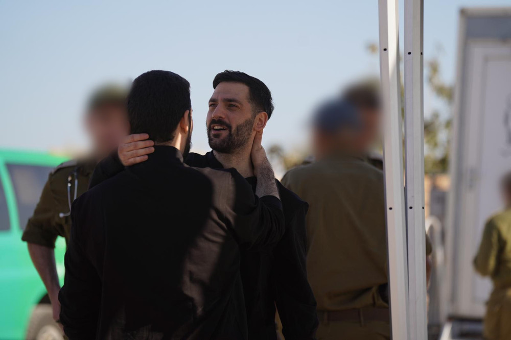 Παραδόθηκαν στον ισραηλινό στρατό και οι 20 όμηροι της Χαμάς - Ελεύθεροι μετά από 2 χρόνια