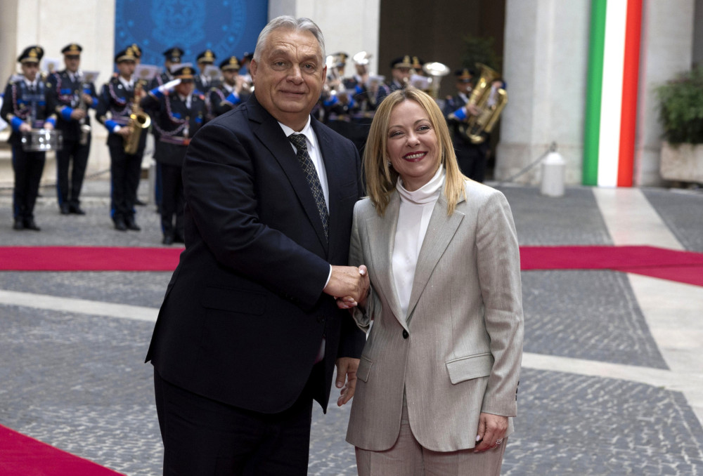 Συνάντηση Μελόνι-Όρμπαν για Ουκρανία, Μέση Ανατολή, μεταναστευτικό και «SAFE»