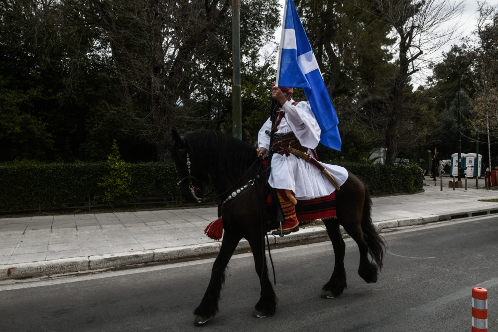 Εύβοια - Κάρυστος: οι έφιπποι μάγεψαν στην παρέλαση της 28ης Οκτωβρίου (video)