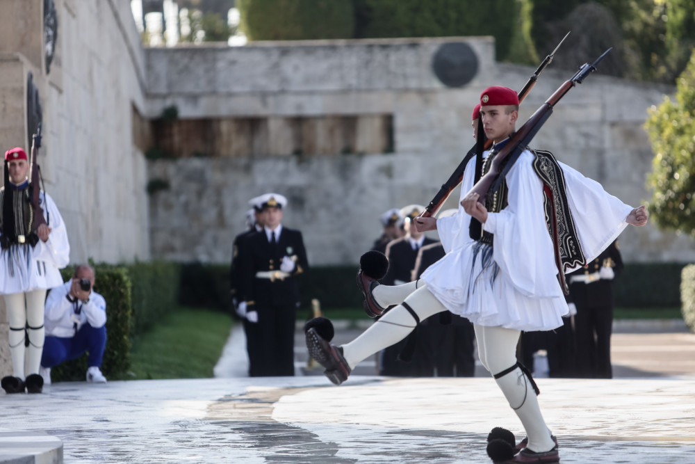 Τα ψεκασμένα άκρα έβγαλαν τα... τανκς στους δρόμους