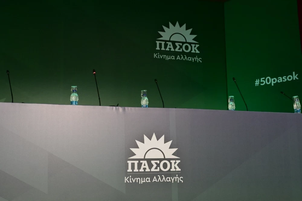 Οργή στο ΠΑΣΟΚ για τον νέο διευθυντή του Ανδρουλάκη: Ζητούν παραιτήσεις
