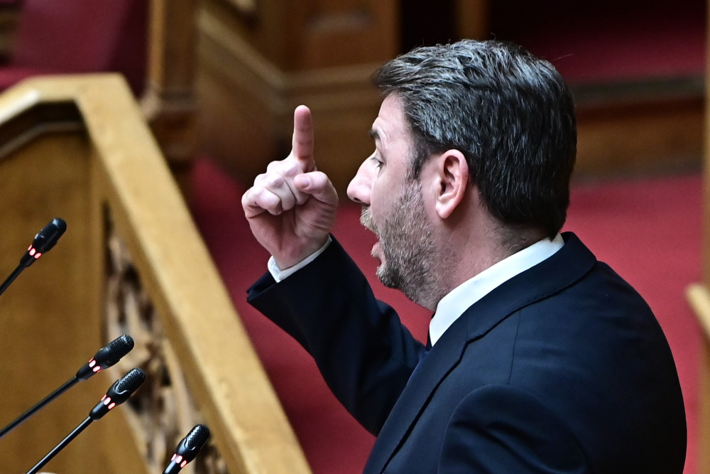 Ο Ανδρουλάκης χαμένος στην ιδεολογικοπολιτική… μετάφραση: σύρεται στην κινηματική αντιπολίτευση