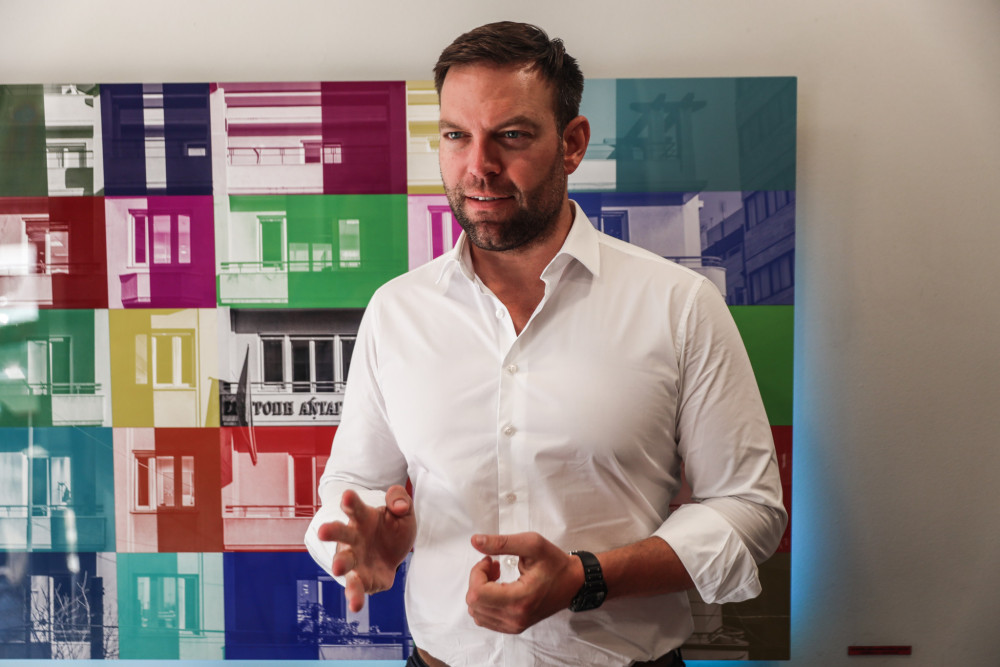 Ο Κασσελάκης εκθέτει τον εαυτό του και τον Τσίπρα: Ακοστολόγητο το πρόγραμμα ΣΥΡΙΖΑ το 2023