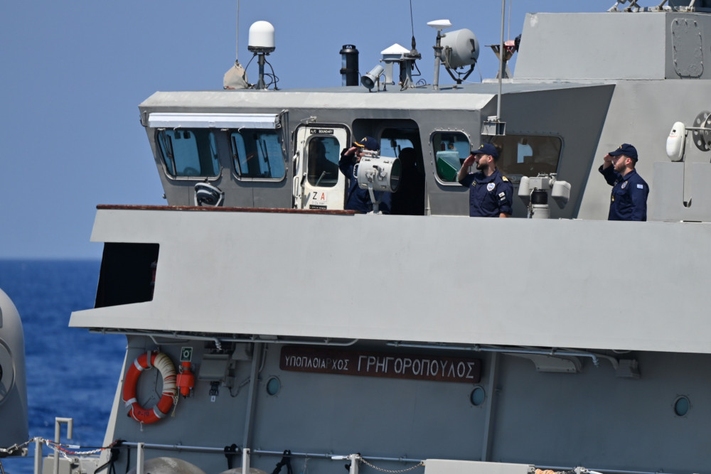 Η φρεγάτα «Αδρίας» στη Θεσσαλονίκη – Ενθουσιώδης υποδοχή των πολιτών (video)