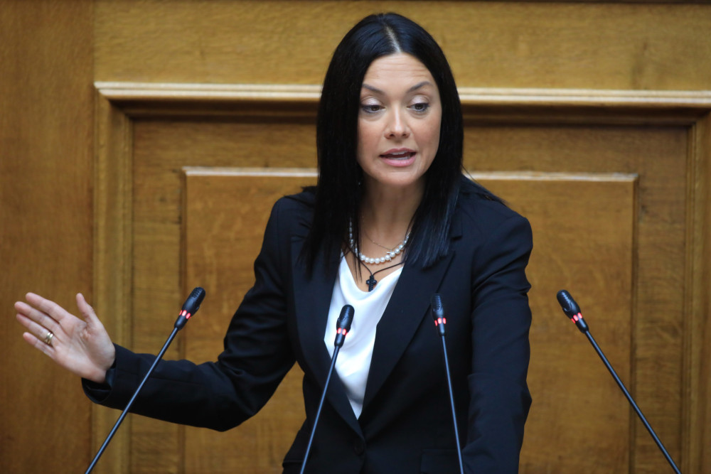 Η Γιαννακοπούλου σε αντίθετη γραμμή από Ανδρουλάκη για το μνημείο του Αγνώστου Στρατιώτη