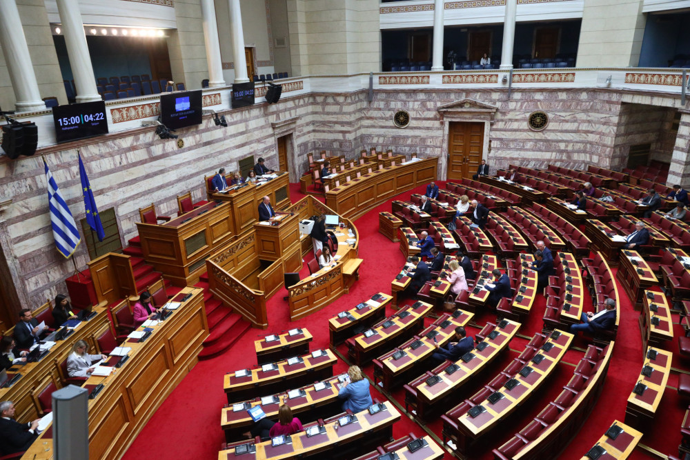 Εργασιακό νομοσχέδιο: πώς η κυβέρνηση καταρρίπτει τις υπερβολές της αντιπολίτευσης στη Βουλή