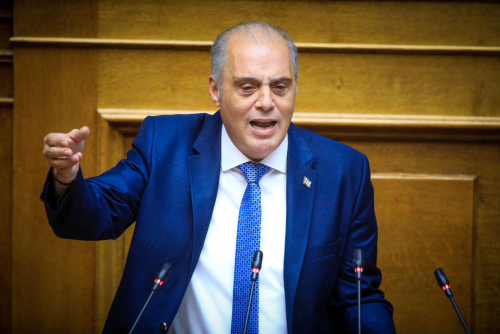 Ο Βελόπουλος σε νέο παραλήρημα: λαϊκισμός χωρίς πολιτική, διχασμός με φόντο τον Άγνωστο Στρατιώτη