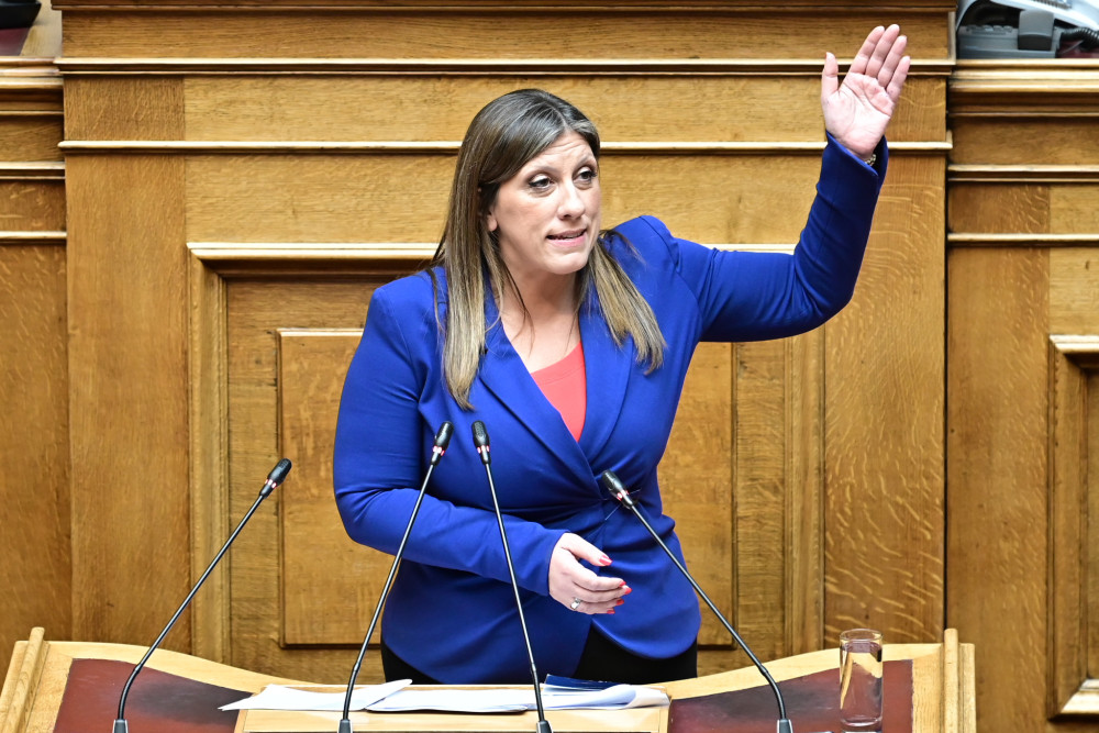 Ο Άγνωστος Στρατιώτης δεν είναι η μικροφωνική εξέδρα της Ζωής Κωνσταντοπούλου