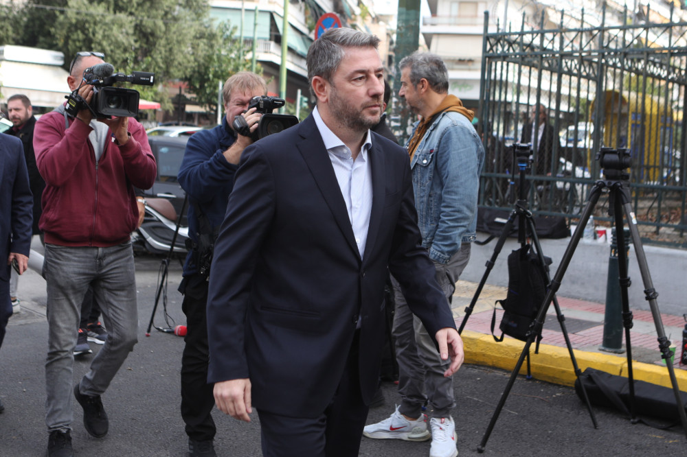 Σε «κόκκινο» συναγερμό το ΠΑΣΟΚ: η μη πρωθυπουργισιμότητα του Ανδρουλάκη και το χαμένο κέντρο