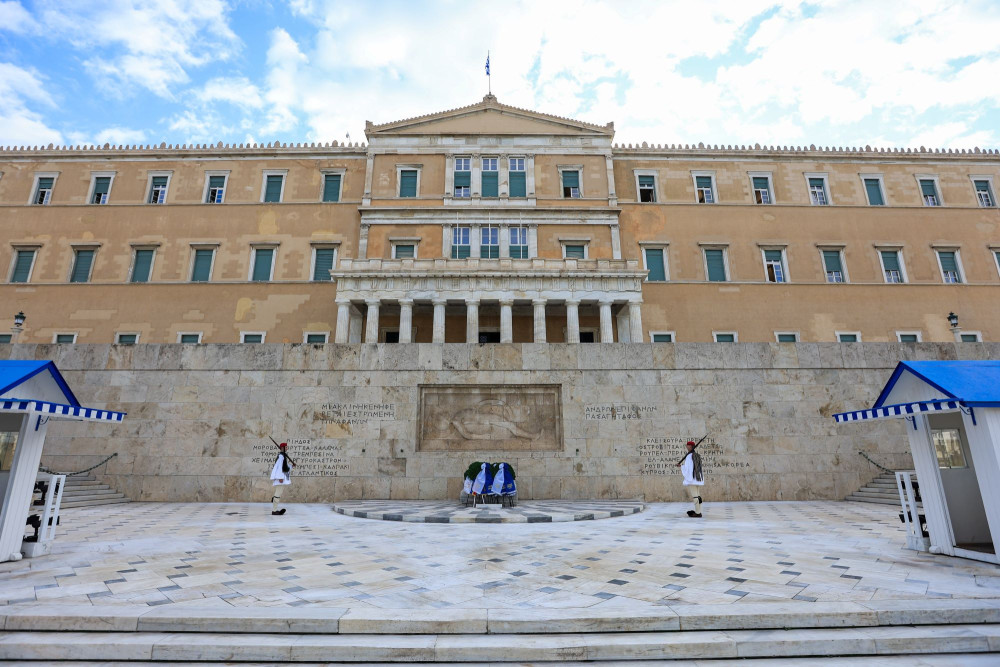 Η κοινωνία δικαιώνει την κυβέρνηση για τον Άγνωστο Στρατιώτη
